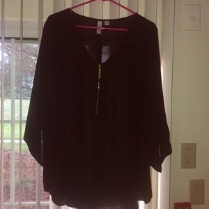 Black blouse. Cute. Light material. No damage